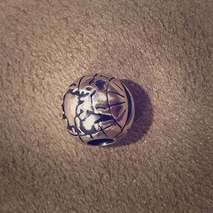 Pandora Globe Charm 🌎